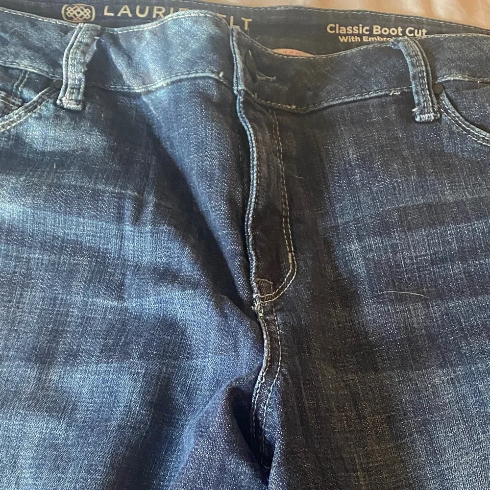 Sale 🌹Laurie Felt Blue Jeans with Pink Floral Embroidery - Picture 7 of 15